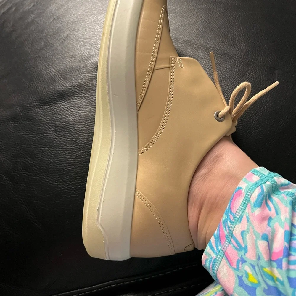 New Ecco size 10 leather cream shoes. - Picture 6 of 7